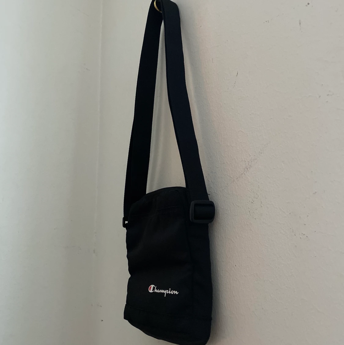 Liten axelremsväska 