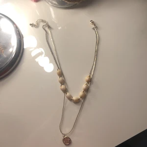 Halsband med snäckor ifrån Gina. Frakt kan diskuteras⚡️ - Halsband med snäckor. ONESIZE