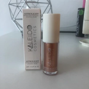 flytande highlighter  - flytande highlighter från kaleido cosmetics i färgen astrolight, superfin färg bild nr 2 från google. 40 kr + 11 kr frakt