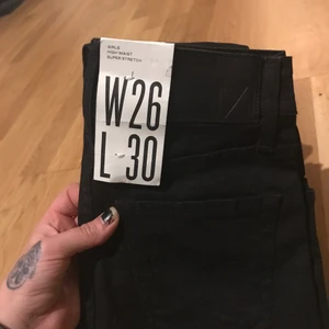 Tiger of sweden  - Oanvända nya med taggs tiger of sweden jeans - katt finns i hemmet. Frakt tillkommer 