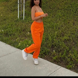 Oranga swetpants  - Bara testade från preatty little things, var för stora för mig 💕köpare står för frakt