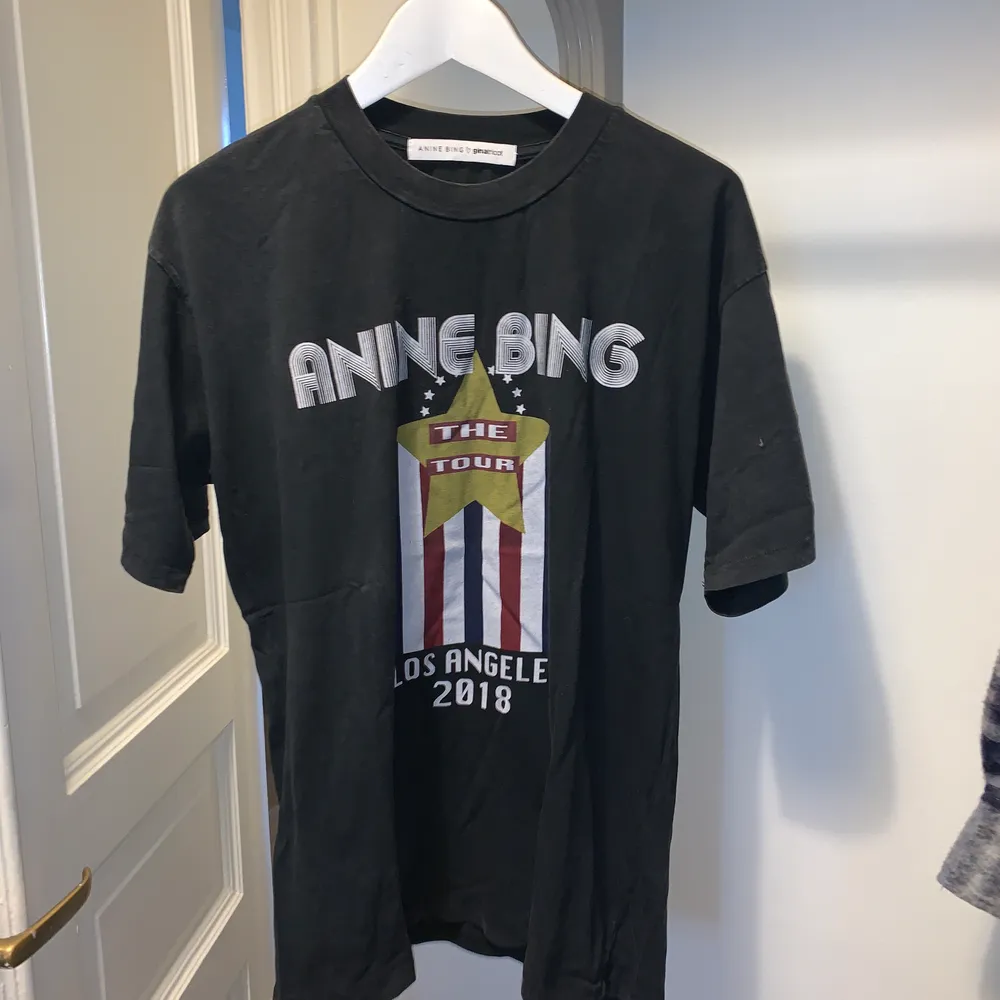 Oversized t-shirt från Anine Bing ❤️ Gina Tricot. En väldigt uppskattad kollektion som sålde slut snabbt. . T-shirts.