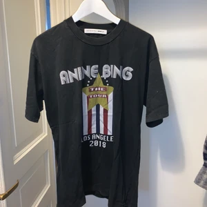 Anine Bing t-shirt - Oversized t-shirt från Anine Bing ❤️ Gina Tricot. En väldigt uppskattad kollektion som sålde slut snabbt. 