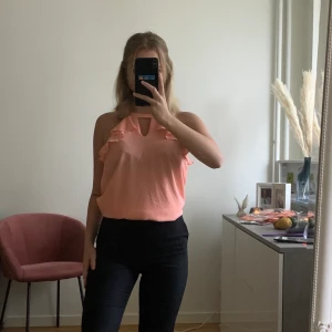 Oanvänt linne - Oanvänt Linne med lapp kvar, i jättefin färg, går att ha på olika sätt