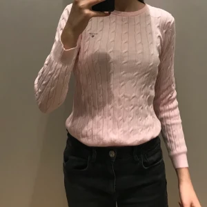 Gant tröja! - Tröja köpt ifrån Gant för 900 och har inte använts på 1 år. Använd 3 gånger i hela mitt liv och är i extremt bra skick.