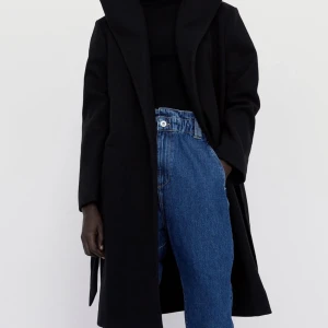 Kappa från Zara - Kappa från zara med luva andvänd  en gång! Skriv till mig om ni vill ha bättre bilder. 