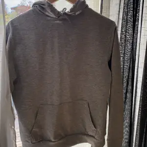 En vanlig grå hoodie från asos som inte kommer till användning hos mig 🤎 Storkel S, köpt för nån månad sen 