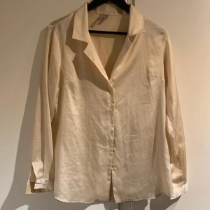 Siden blus  - Siden blus från asos, använd 2 gånger 