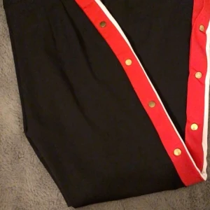 Byxor - Säljer dessa byxor. Passar till storlek S.❤️