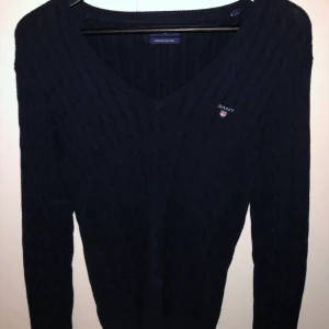Gant  - Ribbad tröja från gant. Fint skick. Inköpspris 1300kr
