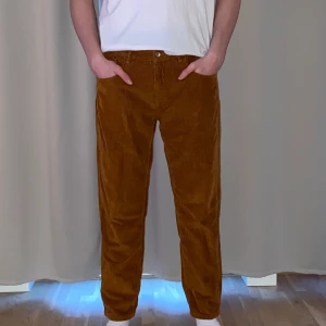 Carlings Manchesterbyxor  - Storlek XL, lite kortare. Använda ca 10 gånger. Org. pris 649kr. Betalning via swish köparen står för frakt.