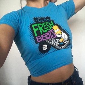 Simpsons babytee - Simpsons babytee i perfekt skick! Passar till mycket. Kom privat vid intresse. Köpare betalar frakt. 