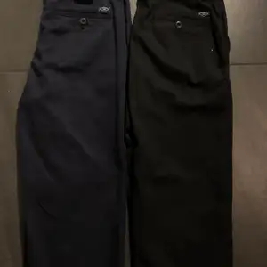 Zara street byxor, aldrig använda, ena har kvar lappen, även tjejer ka ha dom, sitter på benen som dickies byxor, lösa vid vaderna, bekväma. 1 för 200:- båda för 300:-