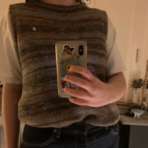 Randig Väst - Så skön stickad väst! Jättemjukt material och snygga ränder💞 