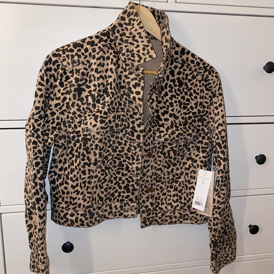 Leopard jeansjacka
