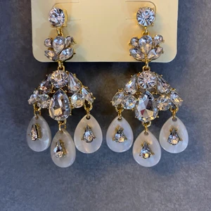 Festliga örhängen  - Supersnygga örhängen från Fashion Nova, helt oanvända ✨ Perfekt till festen 💕🥰