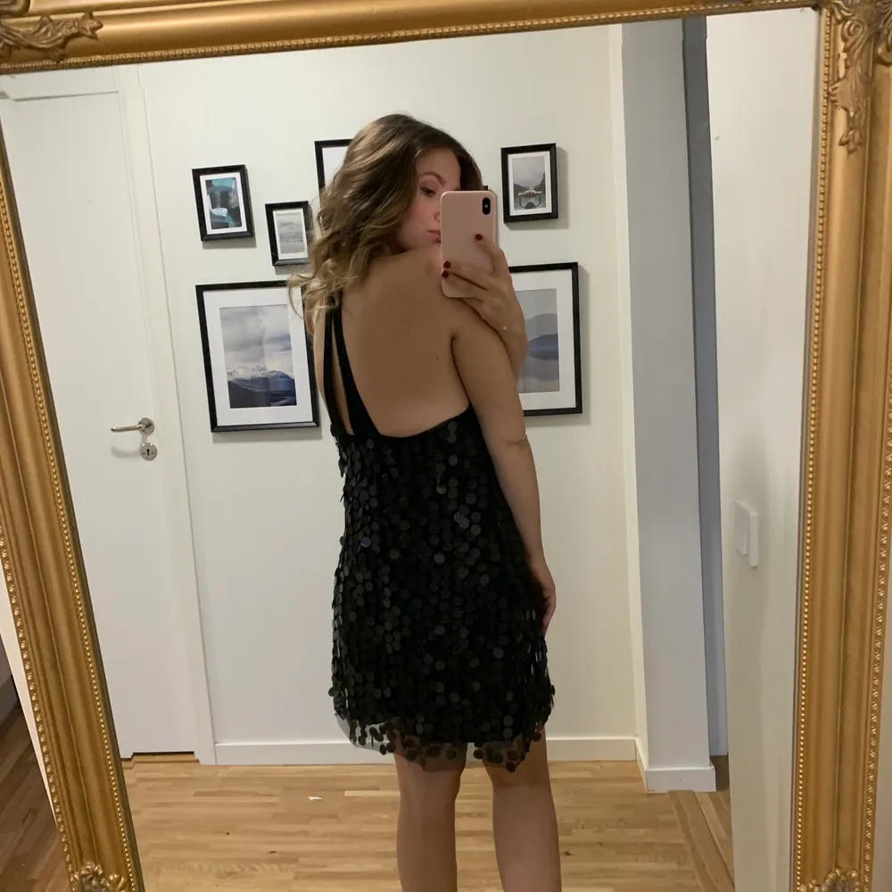 Little black dress from h&m, worn once and in perfect condition. Perfect for party :)  Size 44 BUT i am size 38(M) and it fits really nice. I like it a bit oversized . Klänningar.