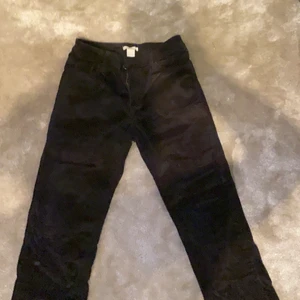 Svarta manchester byxor - Svarta manchester byxor använda fåtal gånger 