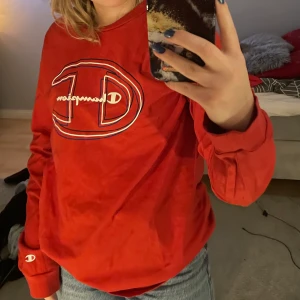 Champion tröja - Fin champion tröja storlek M/L men passar andra med