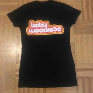  - Söt t- shirt i fin modell Fri frakt