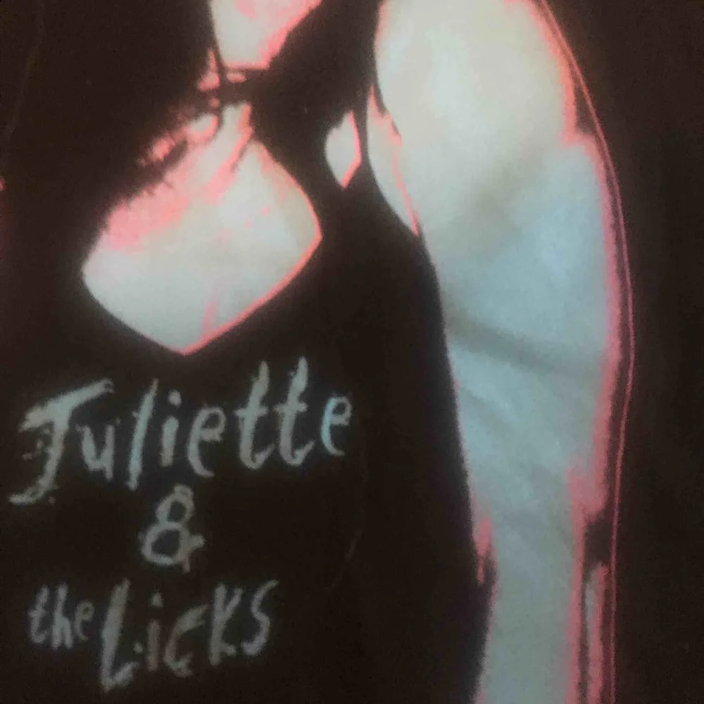 Juliette & the Licks tee Juliette Lewis fri frakt. Toppar.