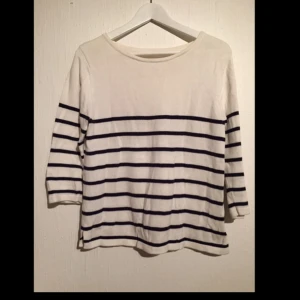 Randig stickad tröja från Lager 157 - Randig stickad tröja från Lager 157