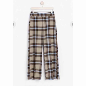  - Sååå snygga byxor från lindex som tyvärr är lite för stora för mig :(  nypris 399kr. Frakt 50kr