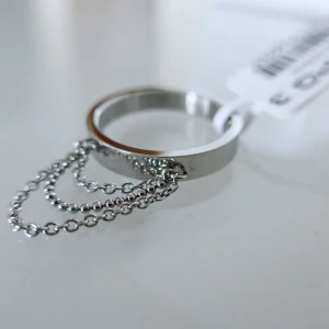  - Ny ring från Edblad. Storlek S, 16.8 mm. Blankpolerat rostfritt stål. Nickelsäkert. Design Hans & Cathrine Edblad. Nypris 249:- PG 3.