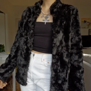  - Fin fauxpäls jacka i nyskick storlek 38!