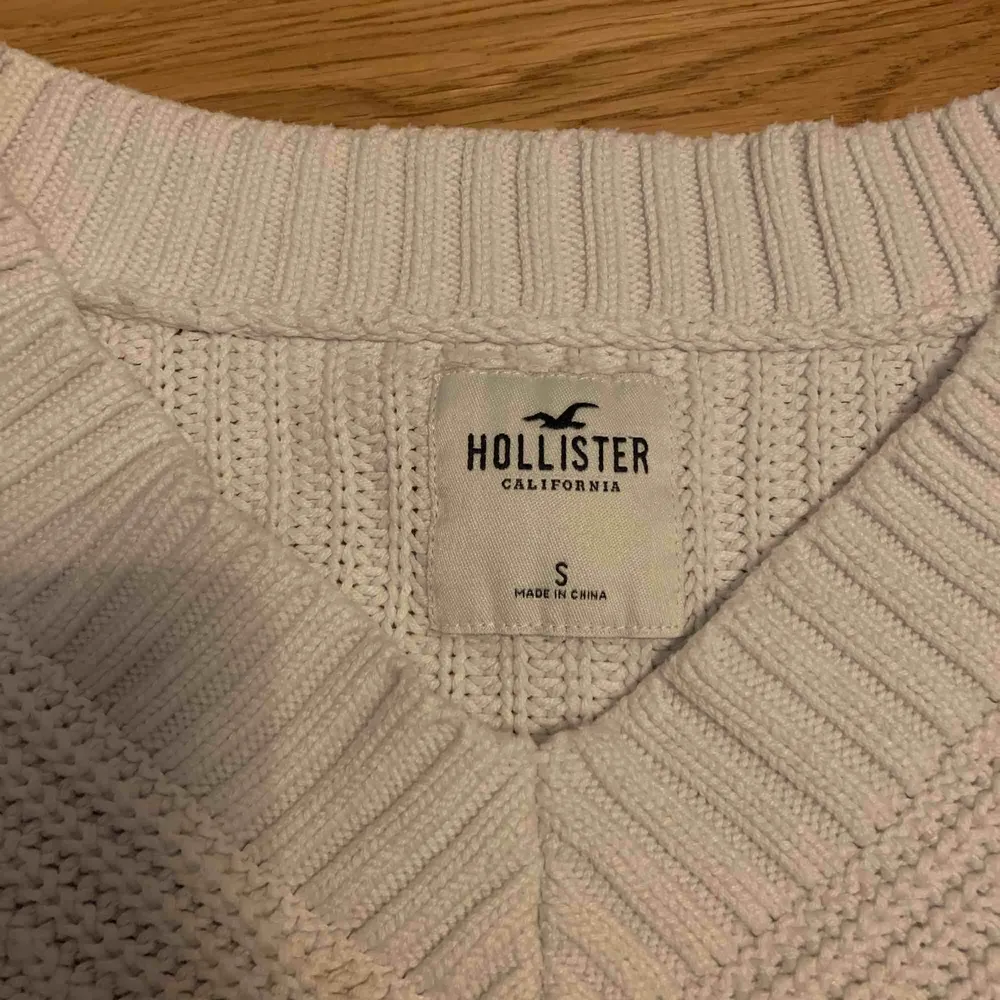 Stickad tröja från Hollister. Frakt 10kr. Tröjor & Koftor.