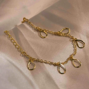  - Ett guldarmband med anknytning till diabetes. 20% av kostnaden för armbandet skänker vi till barndiabetesfonden💙