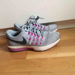  - Sneakers begagnat skick 