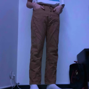  - Ett par byxor köpta för ett år sen på junkyard, använda få gånger och i bra skick. Möts i sthlm annars står köparen för frakten :)