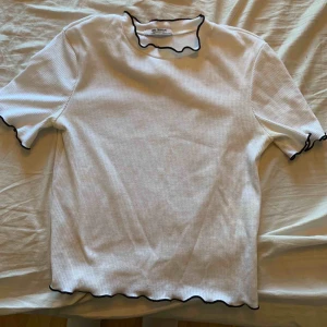  -  Vit t-shirt från zara