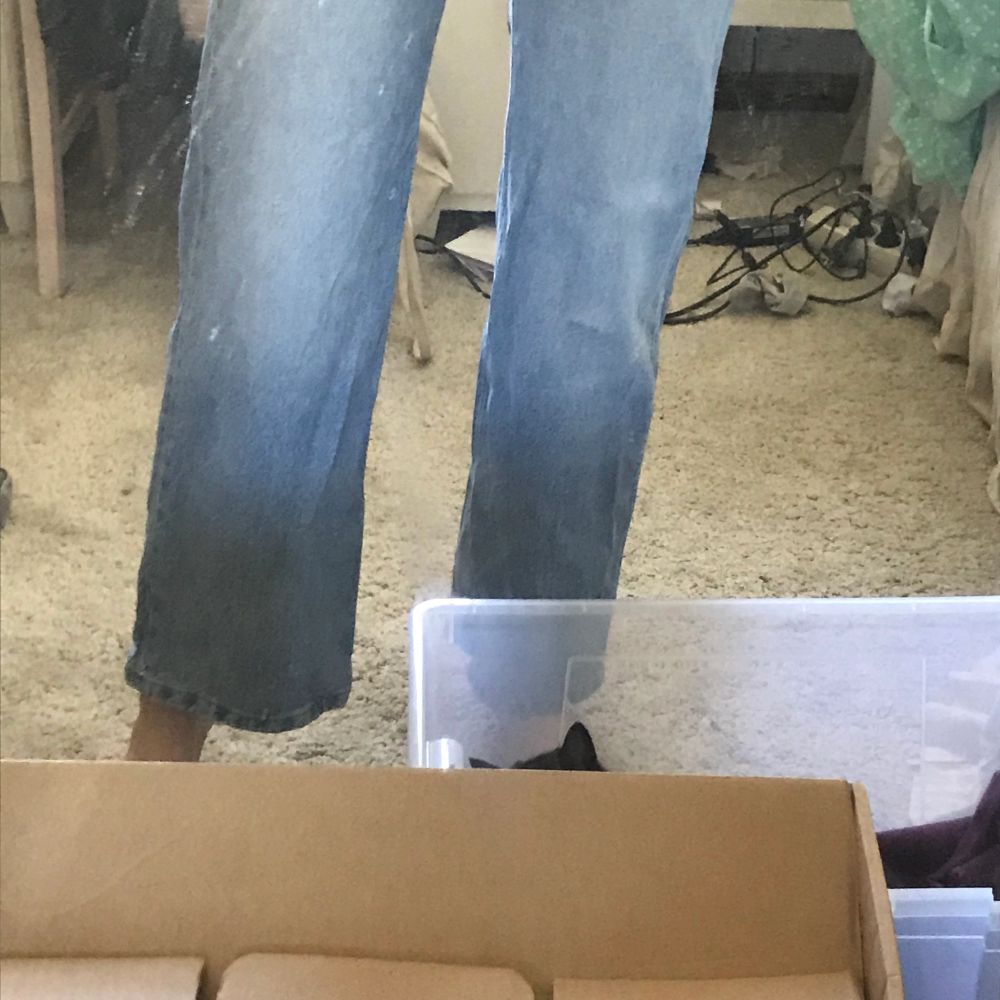 Säljer mina jeans från monki i modellen Yoko! Storlek 28. Kan skicka om köparen står för frakt!:)💜 Jag är ca 1,72m och de är bra i längden på mig! 66kr i frakt. Högsta bud 280kr. Jeans & Byxor.
