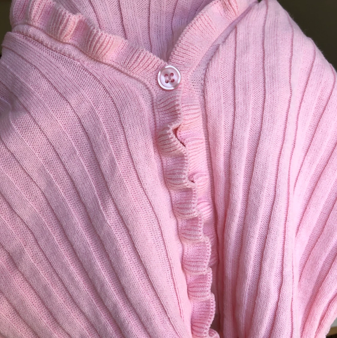 Stickad topp med knapp - 90