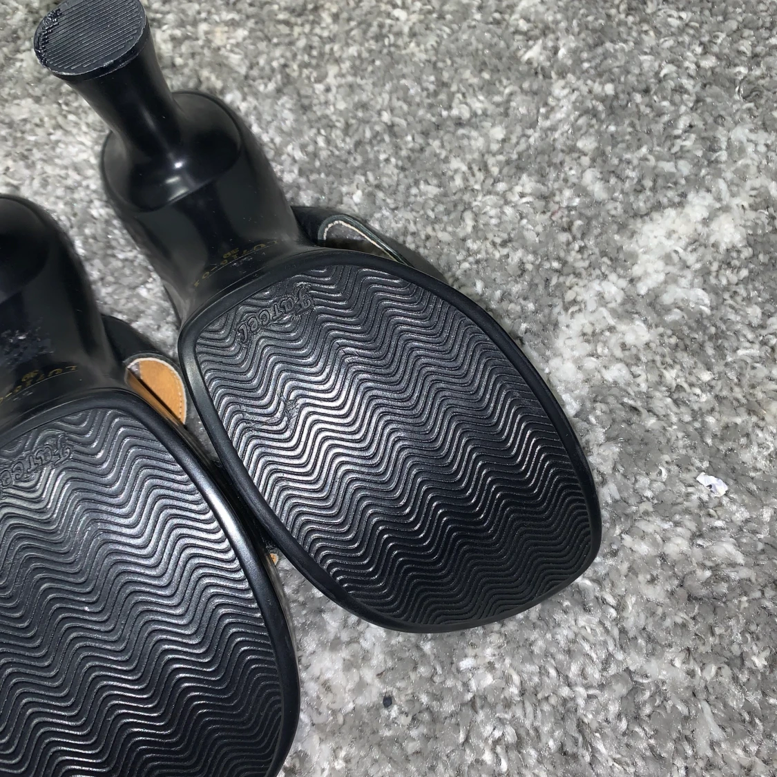 Högklackade skor - 90