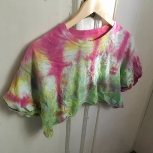 Croptop - Croppad tröja köpt på beyond retro.