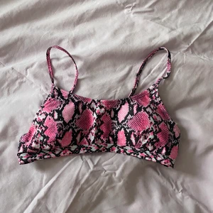 Bikini topp!  - Bikini topp köpt i London. Säljes pga den är för liten. 💘