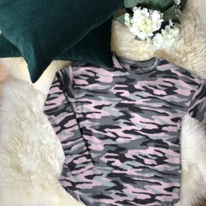 Ginatricot - Mysig tröja från ginatricot. Använd fåtal gånger. Storlek S. Frakt ingår i priset