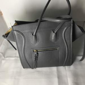 Italian leather Handbag in very good condition. Big enough to use on a weekend away, school necessities, work and  can even be taken to the gym.  