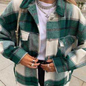  - Säljer den populära och slutsålda rutiga overshirten från ZARA. Strl M superfint skick