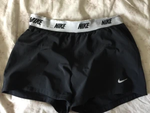 Nike shorts! - Nike shorts i storlek M men skulle mer säga S