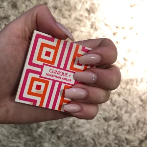 Helt ny Clinique ögonskugga  - Helt ny, aldirg använd Clinique ögonskugga. Hög kvalite. Köpte för 2 månader sedan för 300kr