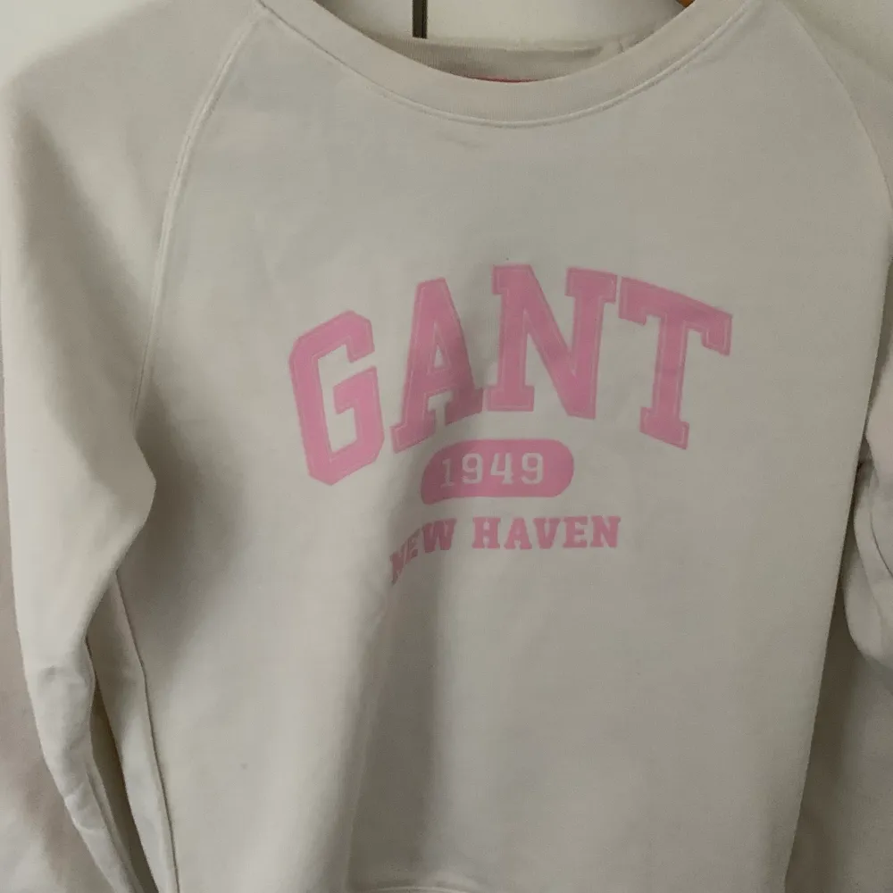 Superfin Gant tröja i mycke bra skick i storlek S passar även på M kan sänkas vid snabbaffär ☺️. Tröjor & Koftor.