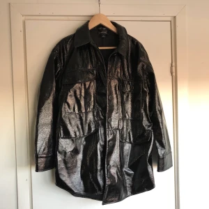 Monki jacka stl M - Fin jacka från monki i stl M, använt fåtal gånger! Köparen står för frakten<33