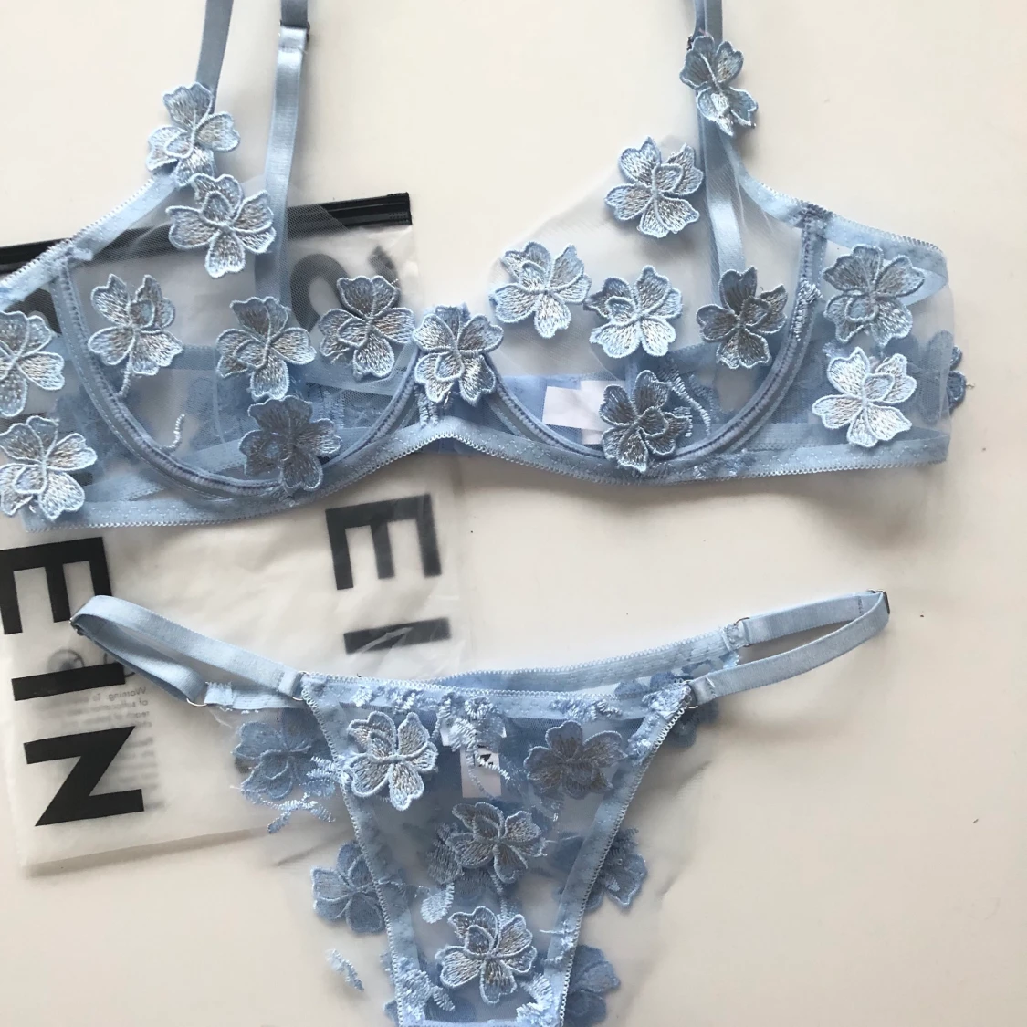 Blommigt underklädesset