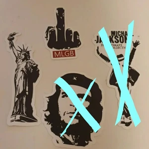 Svartvita stickers - Säljer as coola klistermärken 🤍🖤 1 för 3kr och 4 för 10🖐🏼+frakt men frakt kan diskuteras😌