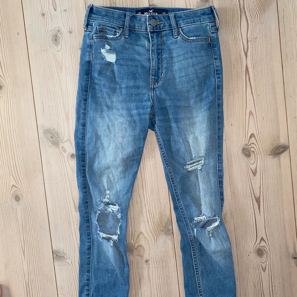 Jeans från hollister. Storlek w24 L26, skulle säga att det motsvarar ungefär xxs/xs. 20kr+frakt. Jeans & Byxor.