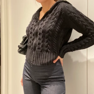 Sjukt snygg kofta  - Snyggaste passformen på kofta och väldigt trendig just nu! 